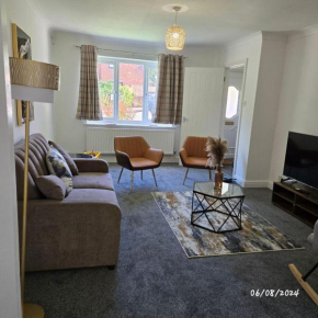 Laurel Three Bed House with Free Parking